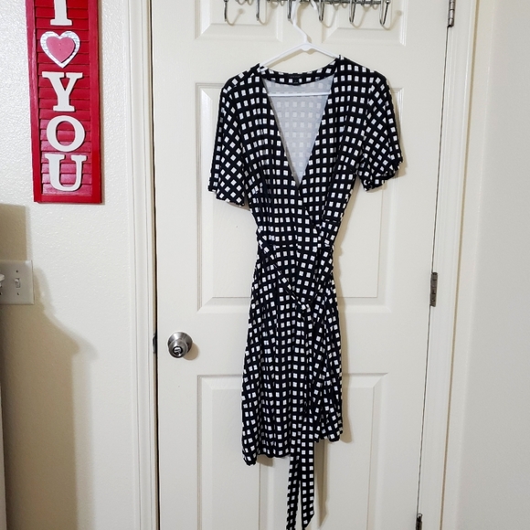 Ann Taylor Dresses & Skirts - Ann Taylor wrap dress size 8